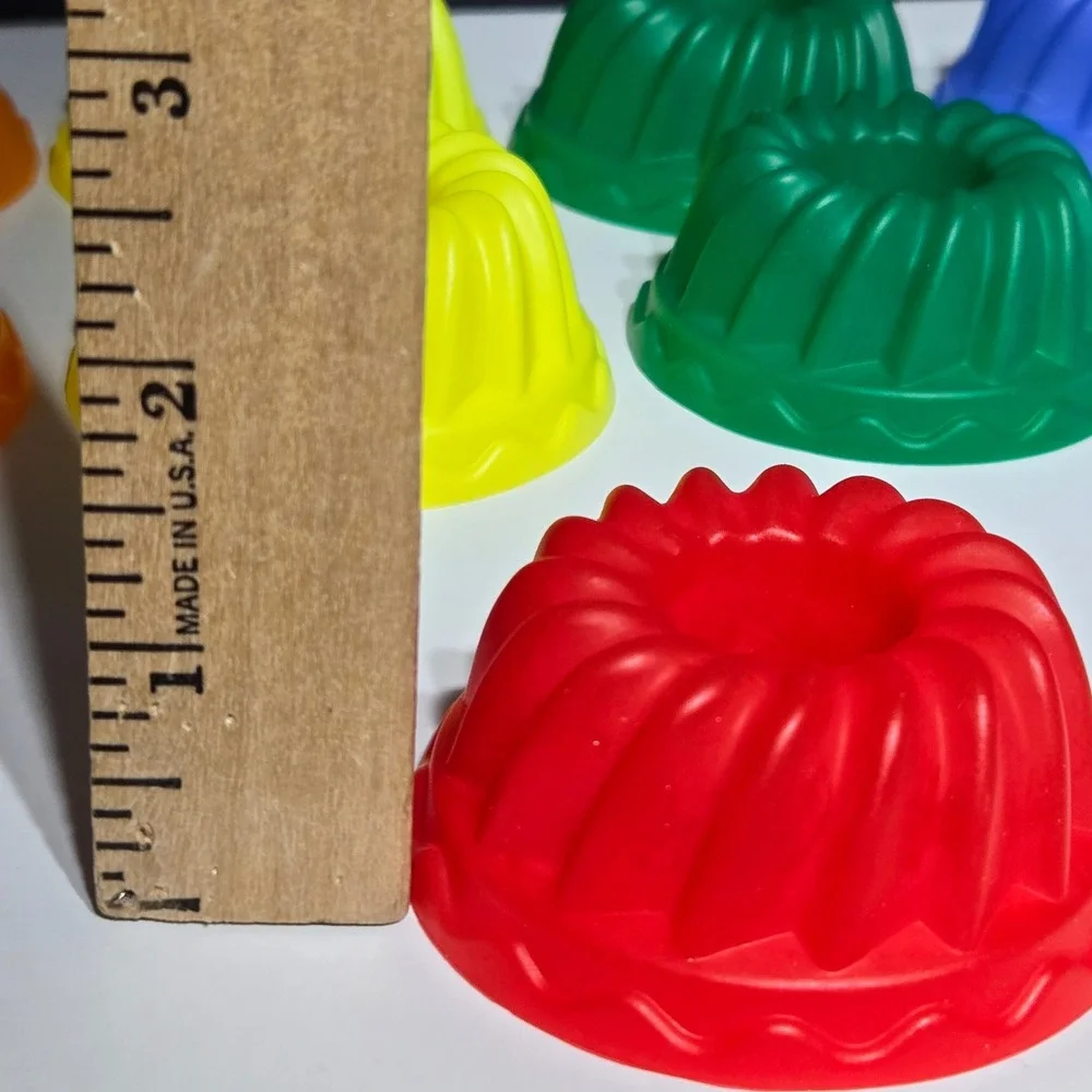 Set of 10 Mini Bundt Cake Molds‎ Jello Pudding Cups Colorful Plastic Baking